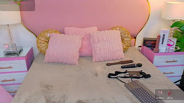 NaiaWhisper online show from 11-26-25, 05:51