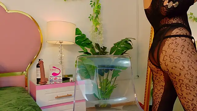 NaiaWhisper online show from 10-16-25, 05:05