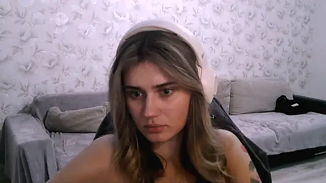 Snapshot of JerrieLoosle chatting on 10-05-25, 04:20 JerrieLoosle online show from 10-05-25, 04:20