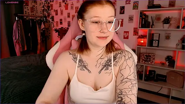 Ayla Hicks online show from 10-13-25, 03:08