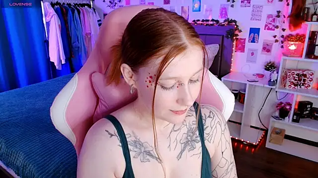 Ayla Hicks online show from 11-12-25, 06:45