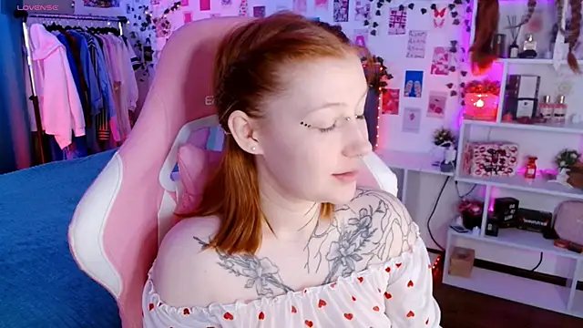 Ayla Hicks online show from 11-10-25, 03:33