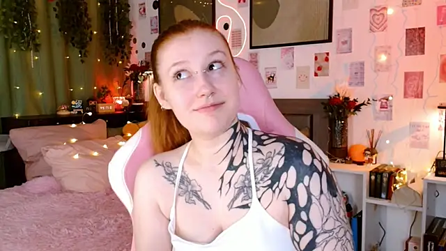 Snapshot of Ayla_Hicks chatting on 07-10-26, 03:17 Ayla Hicks online show from 07-10-26, 03:17