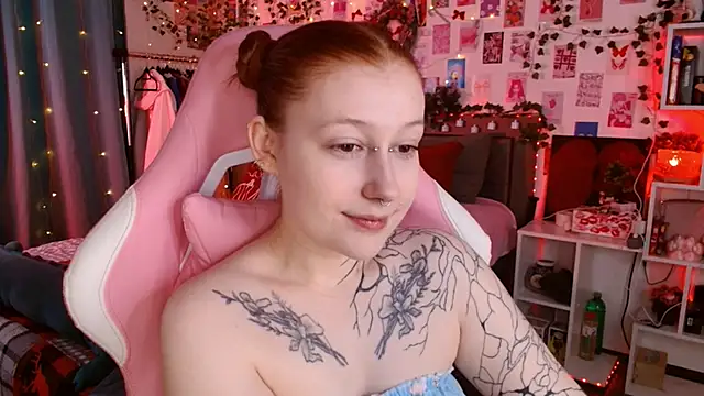 Ayla Hicks online show from 12-21-25, 09:04