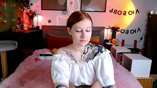 Snapshot of Ayla_Hicks chatting on 06-30-26, 02:44 Ayla Hicks online show from 06-30-26, 02:44
