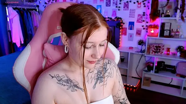 Ayla Hicks online show from 11-11-25, 06:58