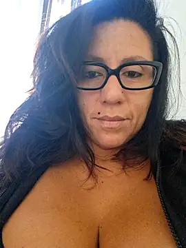 Snapshot of Lolytamilf chatting on 09-30-25, 07:36 Lolytamilf online show from 09-30-25, 07:36