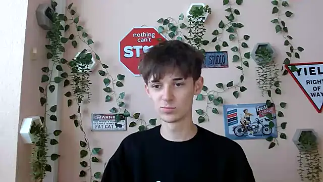 Snapshot of Hoot_Dude_ chatting on 10-06-25, 10:38 Hoot Dude  online show from 10-06-25, 10:38