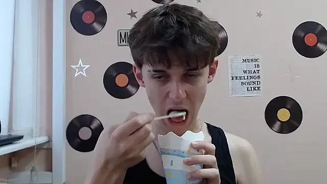 Snapshot of Hoot_Dude_ chatting on 10-09-25, 01:33 Hoot Dude  online show from 10-09-25, 01:33