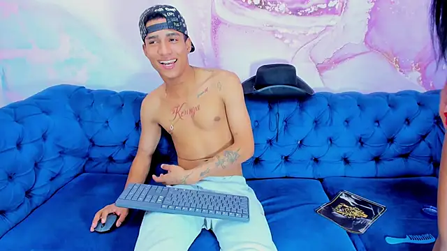 Snapshot of Bi_Loverss chatting on 10-11-25, 10:44 Bi Loverss online show from 10-11-25, 10:44