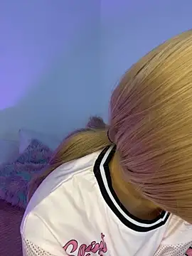 emily  walker online show from 04-10-26, 04:19