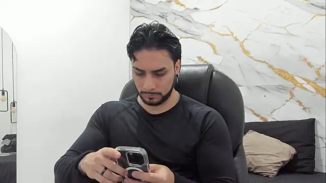 Snapshot of Miike_Stone1 chatting on 01-17-26, 01:26 Miike Stone1 online show from 01-17-26, 01:26