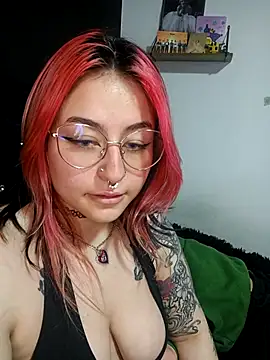 Iluromi online show from 10-25-25, 04:11