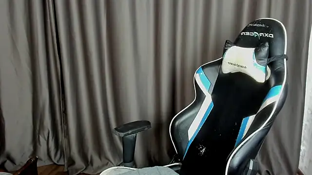 Snapshot of baby_xoxo chatting on 10-17-25, 07:33 baby xoxo online show from 10-17-25, 07:33