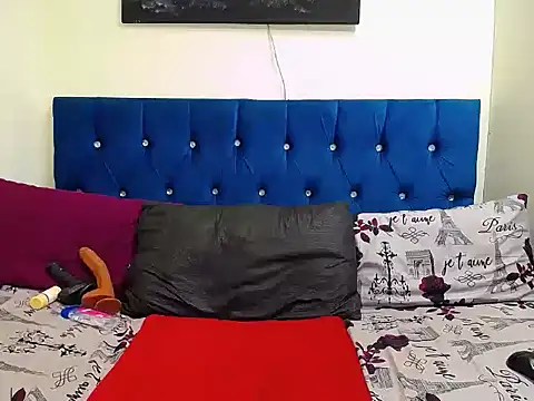 Snapshot of BustyBMWx chatting on 11-25-25, 11:21 BustyBMWx online show from 11-25-25, 11:21