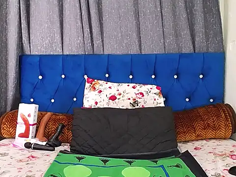 Snapshot of BustyBMWx chatting on 10-28-25, 11:31 BustyBMWx online show from 10-28-25, 11:31