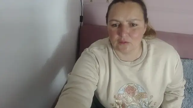 Snapshot of SweetRouse__ chatting on 09-26-25, 02:13 SweetRouse online show from 09-26-25, 02:13