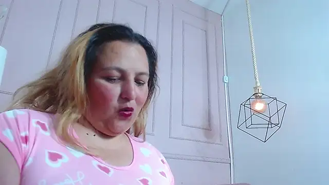 Snapshot of SweetRouse__ chatting on 09-24-25, 02:56 SweetRouse online show from 09-24-25, 02:56