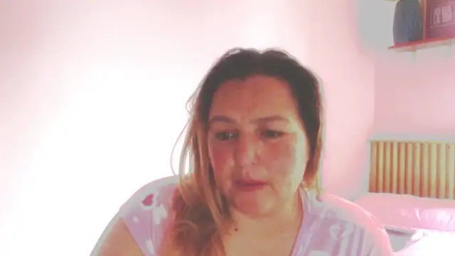 Snapshot of SweetRouse__ chatting on 10-18-25, 03:03 SweetRouse online show from 10-18-25, 03:03