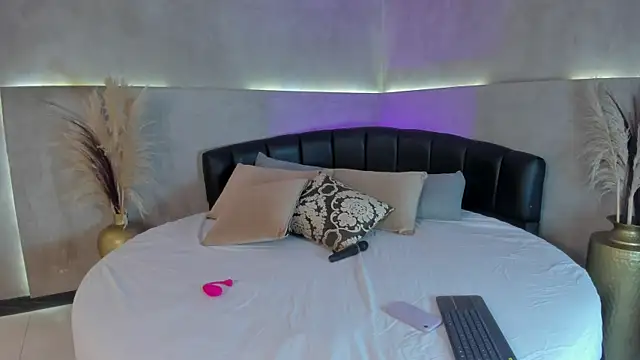 Snapshot of Dannigoez01 chatting on 10-01-25, 11:58 Dannigoez01 online show from 10-01-25, 11:58