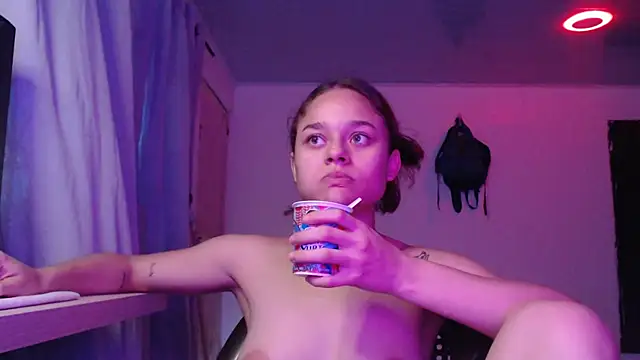 LittleCheerry69 online show from 11-01-25, 02:44