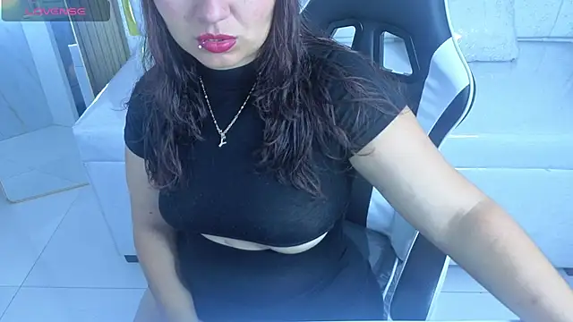 Snapshot of Saraah_Tx chatting on 10-16-25, 03:04 Saraah Tx online show from 10-16-25, 03:04