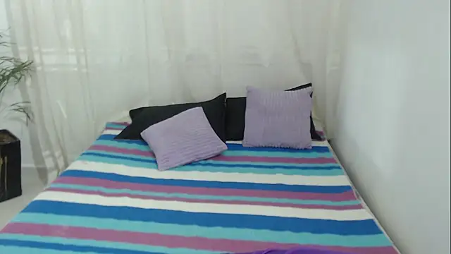 Snapshot of power_love_lemon chatting on 10-17-25, 12:29 power love lemon online show from 10-17-25, 12:29