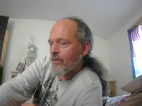 Snapshot of HippieDad333 chatting on 09-23-25, 07:10 HippieDad333 online show from 09-23-25, 07:10