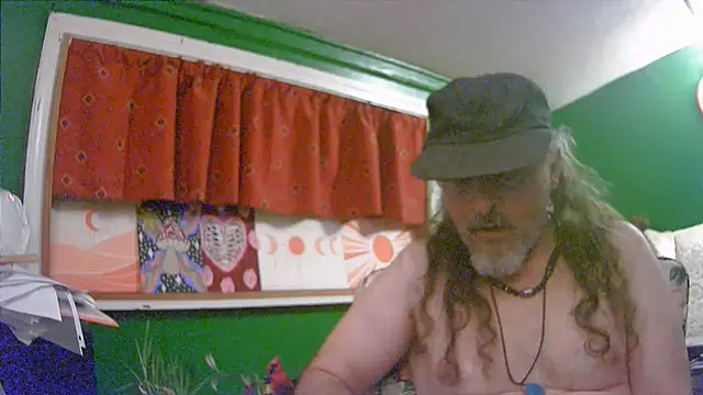 HippieDad333 online show from 06-17-26, 01:49