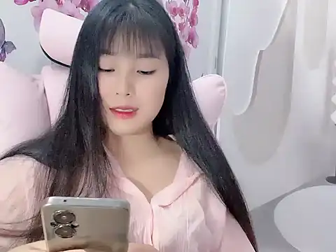 Snapshot of Lie_liee chatting on 07-16-26, 02:47 Lie liee online show from 07-16-26, 02:47