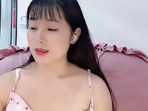 Snapshot of Lie_liee chatting on 06-26-26, 02:12 Lie liee online show from 06-26-26, 02:12