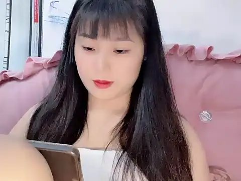 Snapshot of Lie_liee chatting on 06-27-26, 02:01 Lie liee online show from 06-27-26, 02:01