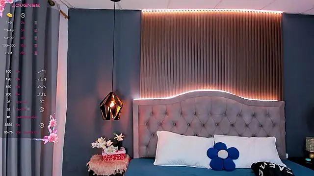 Snapshot of Tiffany__charm_ chatting on 02-22-26, 04:04 Tiffany charm online show from 02-22-26, 04:04