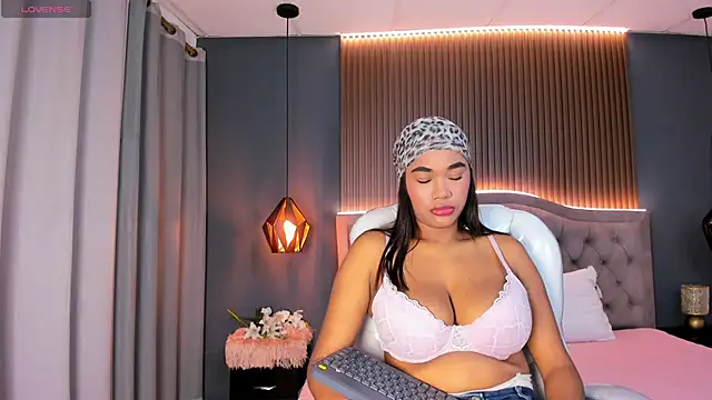 Tiffany  charm  online show from 01-11-26, 03:24