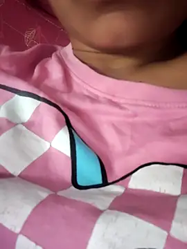 Snapshot of Queen-Bee143 chatting on 02-19-26, 03:14 Queen-Bee143 online show from 02-19-26, 03:14