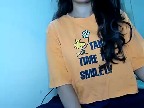 Snapshot of Queen-Bee143 chatting on 02-25-26, 05:57 Queen-Bee143 online show from 02-25-26, 05:57