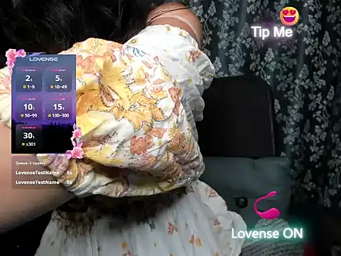 Snapshot of Queen-Bee143 chatting on 03-02-26, 06:04 Queen-Bee143 online show from 03-02-26, 06:04