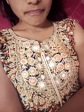 Snapshot of Queen-Bee143 chatting on 02-17-26, 04:43 Queen-Bee143 online show from 02-17-26, 04:43