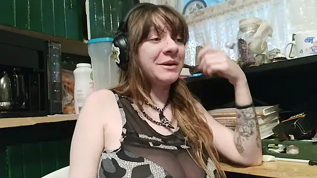 Snapshot of maribel672 chatting on 10-04-25, 05:03 maribel672 online show from 10-04-25, 05:03