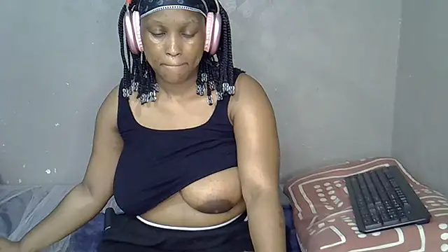 Bellabootie online show from 12-17-25, 04:45