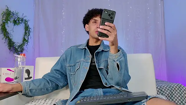 Snapshot of josesweet_ chatting on 10-04-25, 03:13 josesweet  online show from 10-04-25, 03:13