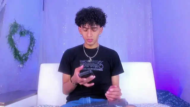 Snapshot of josesweet_ chatting on 10-02-25, 07:28 josesweet  online show from 10-02-25, 07:28