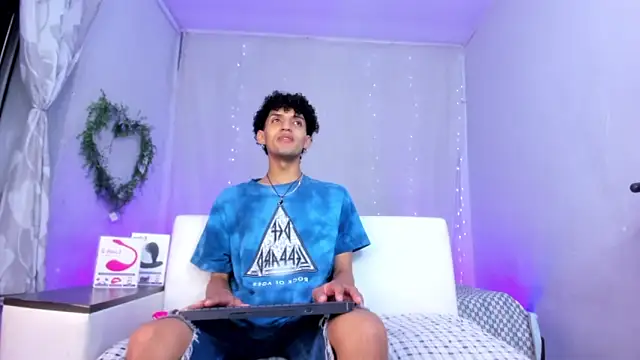 Snapshot of josesweet_ chatting on 10-08-25, 06:52 josesweet  online show from 10-08-25, 06:52