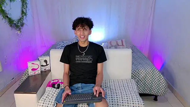 Snapshot of josesweet_ chatting on 10-03-25, 10:55 josesweet  online show from 10-03-25, 10:55