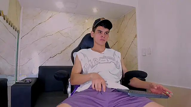 liam coleman25 online show from 01-12-26, 04:30