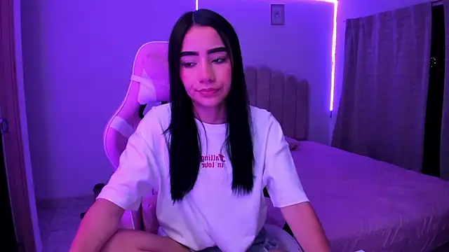ISABELFORYOU1 online show from 10-06-25, 12:23