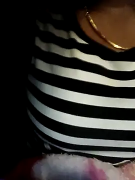 Snapshot of Oviya145 chatting on 09-24-25, 01:57 Oviya145 online show from 09-24-25, 01:57