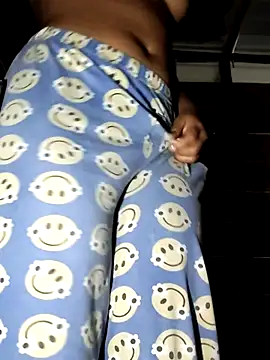 NileveSantanna online show from 11-26-25, 02:55