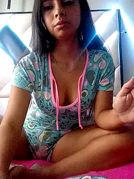 Snapshot of NileveSantanna chatting on 10-07-25, 01:23 NileveSantanna online show from 10-07-25, 01:23