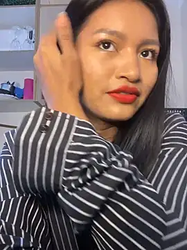 fenixzara online show from 11-22-25, 07:35